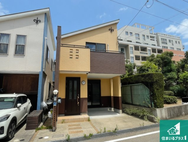 伊丹市西野　中古一戸建ての外観|周辺は落ち着いた街並みの住宅地！子育てがしやすい住環境です！気になることがありましたら、お気軽にお問い合わせください！