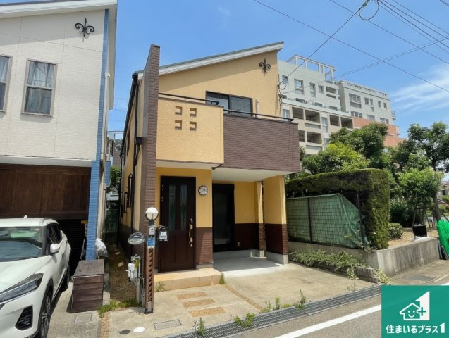 伊丹市西野　中古一戸建ての外観|周辺は落ち着いた街並みの住宅地！子育てがしやすい住環境です！気になることがありましたら、お気軽にお問い合わせください！