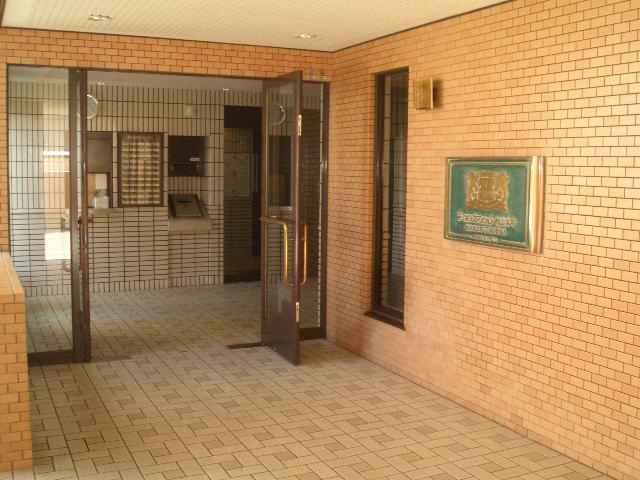 ファミリーマート 松山本町六丁目店まで約450ｍ♪帰宅が遅くなった際や朝早い時間にも必要なものが購入できて便利です♪