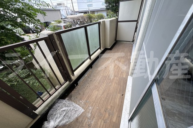 シロハイヌ今米のバルコニー|外からの目が気にならないバルコニーで洗濯物が干せます
