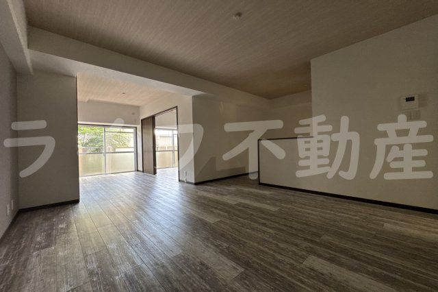 シロハイヌ今米の居間・リビング|ゆったり過ごせる居間です