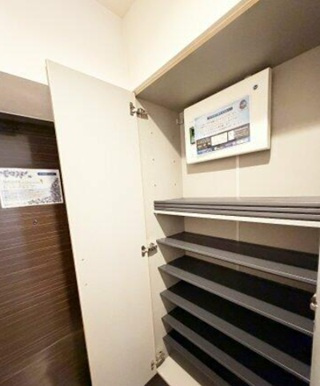レジデンシャル春日部ウィステリアの収納|玄関収納です