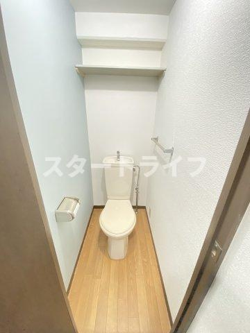 大阪市淀川区十三東４丁目の賃貸マンションのトイレ