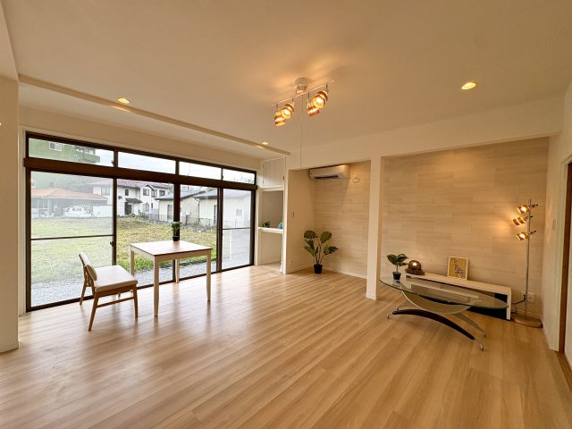 足利市大前町リノベ戸建の居間・リビング