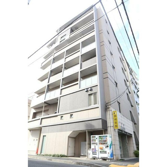 【外観】 | ロイヤルプレイス西荻窪 | 鉄筋コンクリート造のがっちりとした建物。