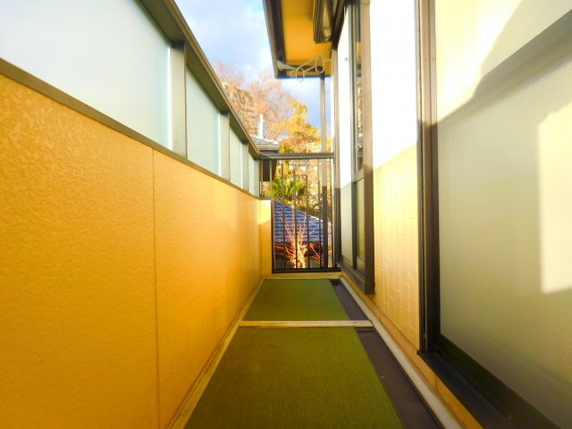 高槻市上土室１丁目のアパートのバルコニー