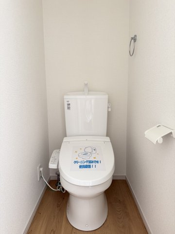 大原野上里男鹿町のトイレ|多機能なウォシュレット付！温かい便座でホッと一息つけちゃう至福の空間に。（R8.7撮影）