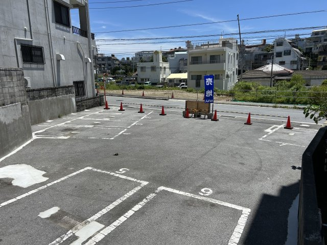那覇市松川三丁目売土地の前面道路含む現地写真