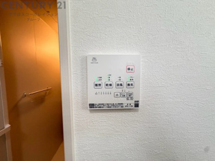 暖房機能があるため、冬場でも温かい浴室で入浴でき、乾燥機能があるため、水気を素早く取り除けます。また、換気機能があるため、湿気を素早く排出してカビや雑菌の発生を防ぐことができます。