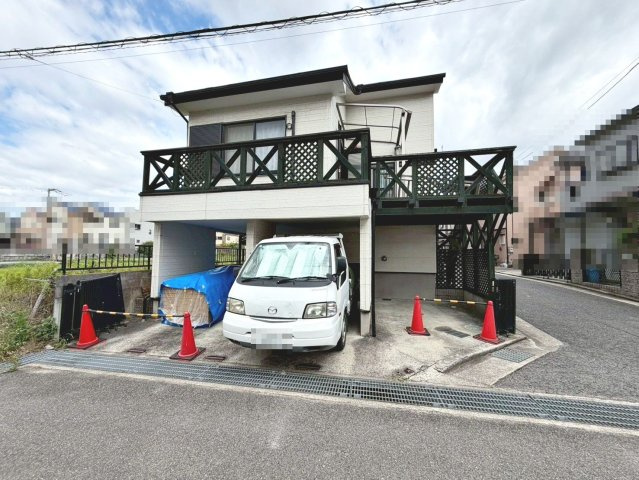 伯太町２丁目　中古一戸建の駐車場|カナートモール和泉府中まで徒歩１６分！休日のお出かけや普段のお買い物にも便利ですね♪