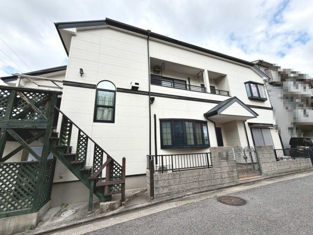 伯太町２丁目　中古一戸建の外観|各階に洗面台があります！家族の多いご家庭安心ですね♪
