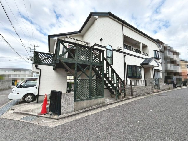 伯太町２丁目　中古一戸建の外観|トイレ２ヶ所あります！忙しい朝や家族の多いご家庭も安心ですね！