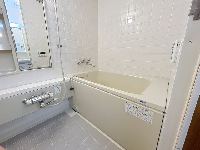 サンシャイン住吉の浴室|ゆったり過ごせるお風呂です