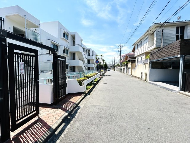 抜け感バツグン♪毎朝気持ちの良い風を感じられるバルコニー付！！ペットも飼えてもう言うコトないでしょう！！な、角部屋【藤和南神大寺コープ】フルリフォームの外観|外観もきれいです