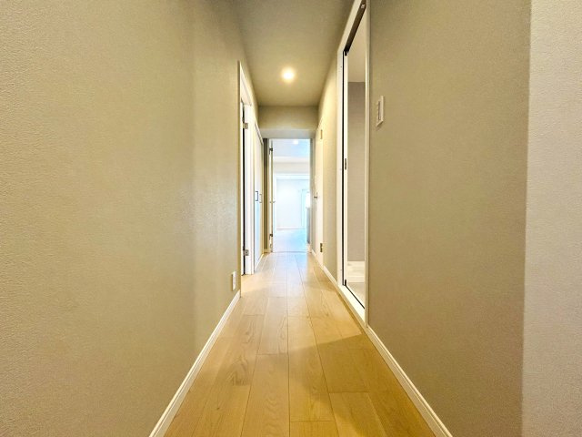 抜け感バツグン♪毎朝気持ちの良い風を感じられるバルコニー付！！ペットも飼えてもう言うコトないでしょう！！な、角部屋【藤和南神大寺コープ】フルリフォームの玄関|きれいな玄関です