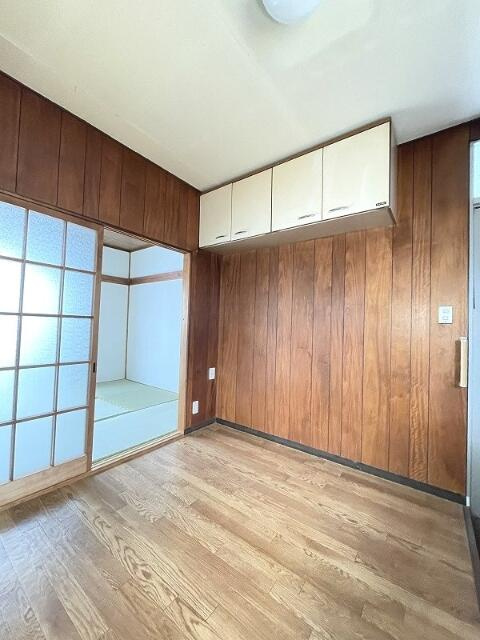 ダイニングに収納棚あり