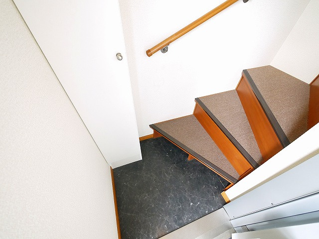 レオパレスナップ　シャンブルの玄関|毎日通る玄関はこちらです