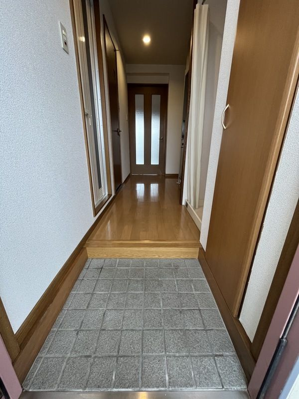 PLEAST多々良リバーサイドの玄関