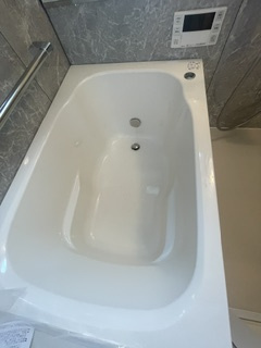 田園調布コーポラスの浴室|ゆったりとしたお湯に浸かって一日の疲れを癒せる、清潔感あふれるバスルーム。足を伸ばしてリラックスできる広さがあり、毎日のバスタイムをより快適な時間へと変えてくれます。