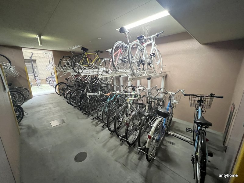 プレサンス本町リアルシティ　仲介手数料無料の駐車場
