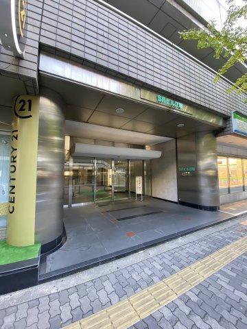 【エントランス】 | 新御堂筋沿いのビルです