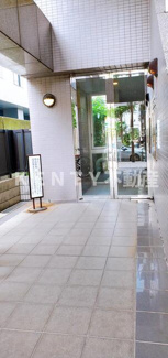 【エントランス】 | 落ち着いたエントランスです