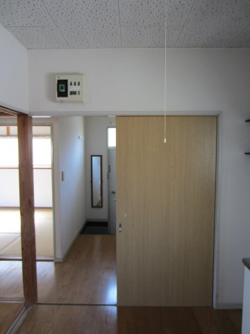 ひたちなか市大字高野の一戸建ての内装|台所からホール