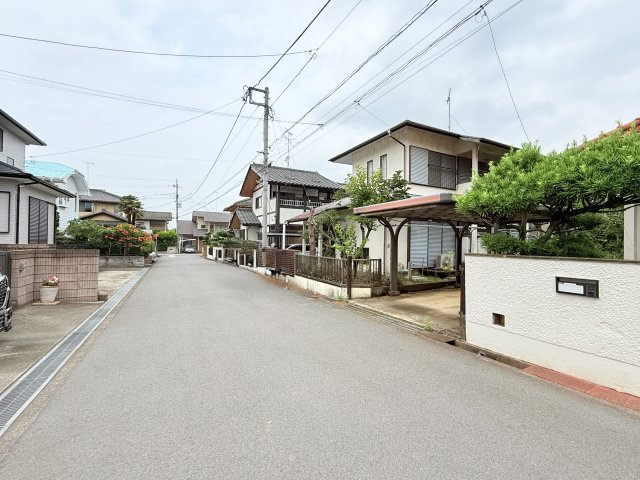 つくばみらい市西ノ台中古戸建の前面道路含む現地写真