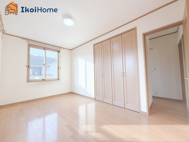 神戸市西区北別府4丁目　中古戸建の寝室|【ホームページに現地動画掲載中】●年中無休：当日予約可●広々とした2階の洋室です。クローゼットも完備