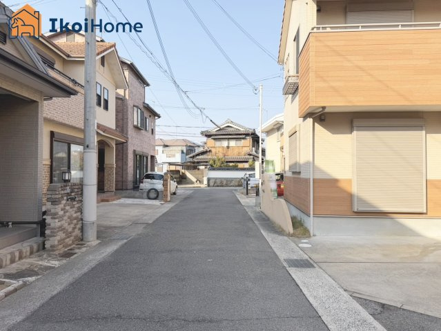 神戸市西区北別府4丁目　中古戸建の前面道路含む現地写真|【ホームページに現地動画掲載中】●年中無休：当日予約可●前面道路は幅員約4ｍ、交通量少なく安心！