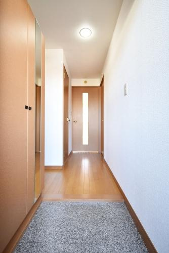 グランドハイツ廣善の玄関