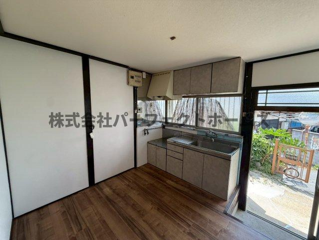 長尾元町3丁目戸建　賃貸の居間・リビング|こちらの居間で趣味の時間をお楽しみください