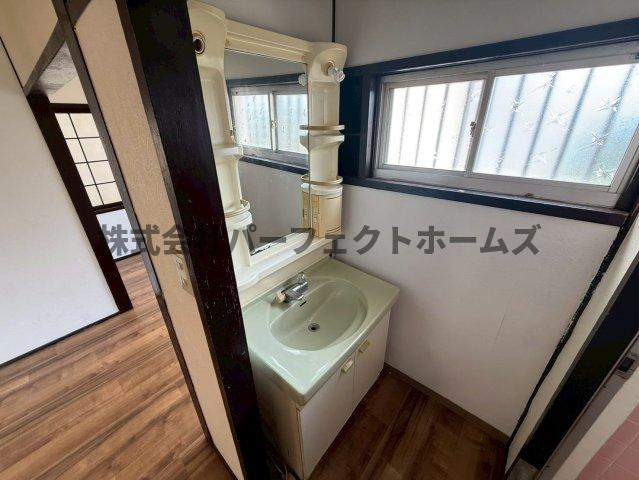 長尾元町3丁目戸建　賃貸の独立洗面台|独立洗面台です