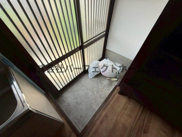 長尾元町3丁目戸建　賃貸の玄関|明るい玄関です