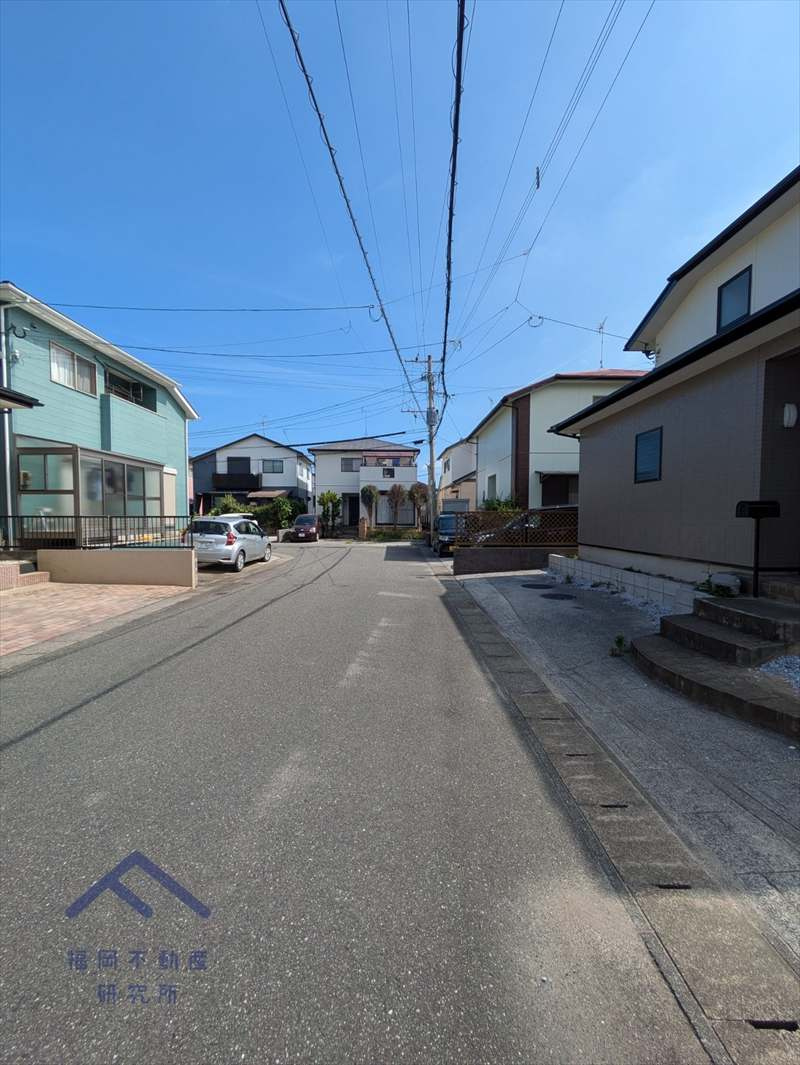 古賀市花見東４丁目　戸建ての前面道路含む現地写真
