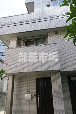 プレジオ亀沢のエントランス
