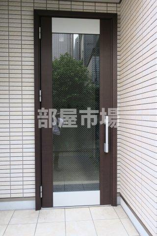 プレジオ亀沢のエントランス