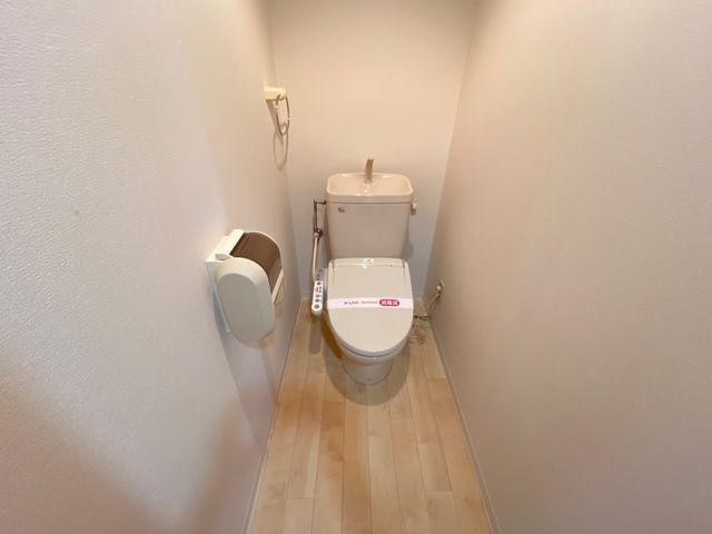 マクセージのトイレ|落ち着いた色調のトイレです