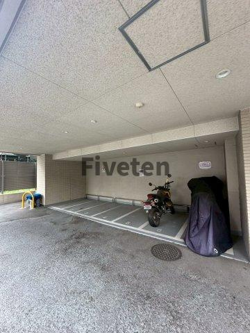 パークハビオ目黒リバーサイドの駐車場