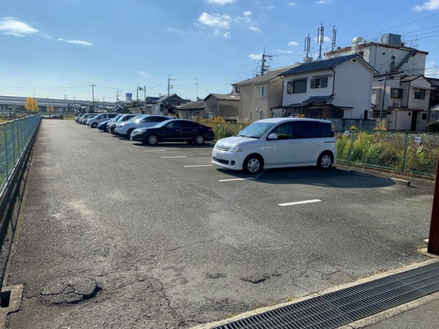 ハイツリベラの駐車場