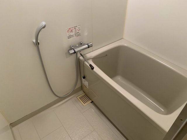 ハイツリベラの浴室