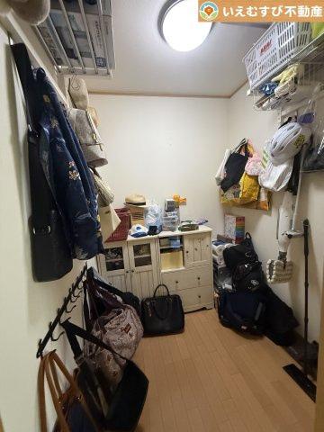 深谷市田中　中古戸建の収納|大容量の収納スペースで住空間もスッキリ広々
収納がたっぷり付いていれば、お部屋がすっきり保てて気持ちが良いですね♪