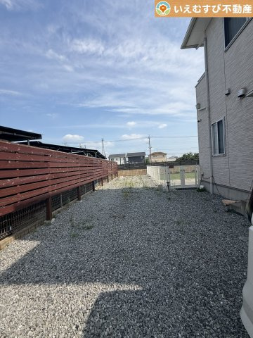 深谷市田中　中古戸建の庭|ガーデニングが楽しめそう
季節の草花で彩りを！ガーデニングで緑あふれる景色を作るのも楽しみ♪