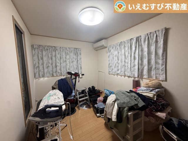 深谷市田中　中古戸建の洋室|シンプルで明るいお部屋
2面採光で日当り良好！シンプルなお部屋なので自分で家具を選ぶのが楽しみですね！