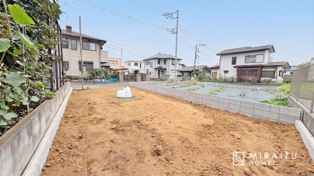 【外観】 | 青く澄み渡った綺麗な空と、陽の光をたっぷりと受ける、そんな新築住宅で新生活をスタートしてみませんか？見学・ご相談等、ミライズホーム(株)までお気軽にご連絡下さい。