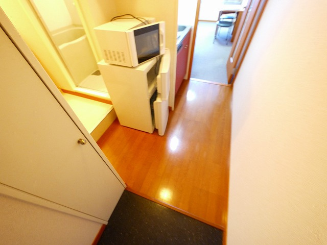 レオパレスニューエイジの玄関|ゆったりとした玄関です