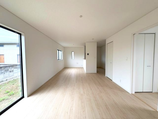 《仲介手数料半額》川越市菅間第3　全3棟　2号棟の居間・リビング|LDK20帖
