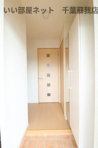 ラパンⅠの玄関|収納もある玄関です