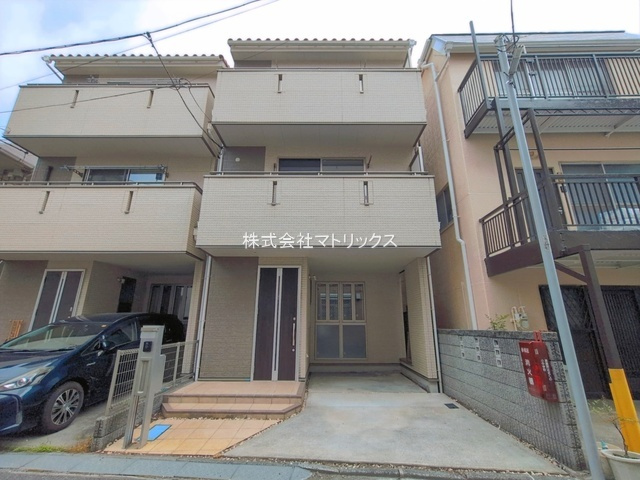 板橋区栄町　2012年築　車庫付リフォーム住宅