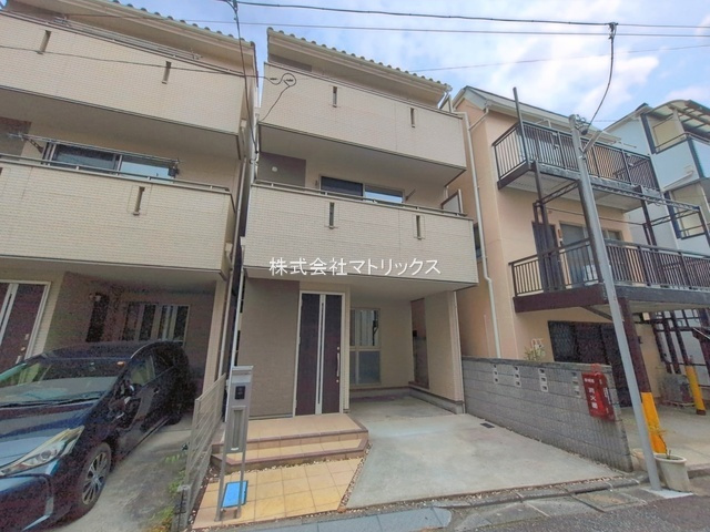 板橋区栄町　2012年築　車庫付リフォーム住宅の外観